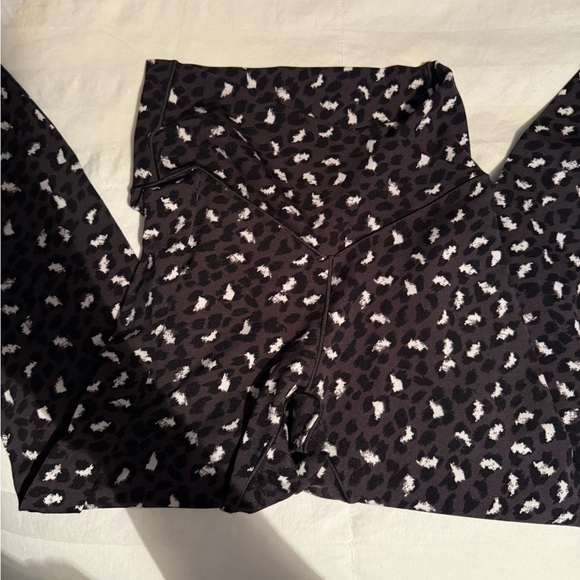 Aerie Charcoal and White Patterned Leggings - Picture 2 of 3